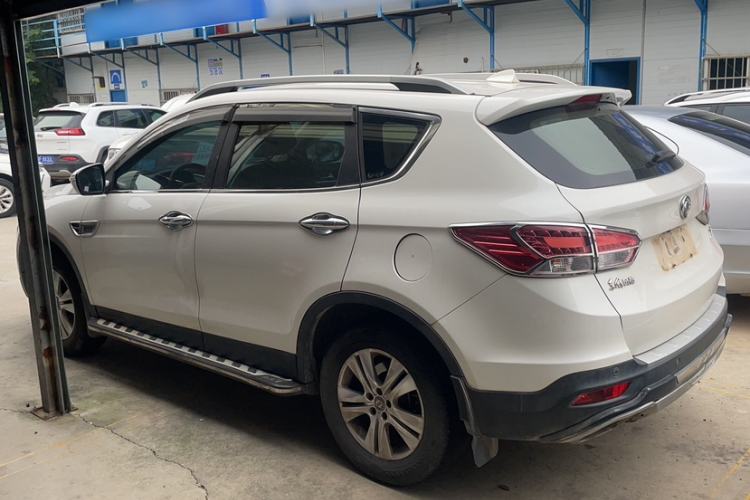 Used Dongfeng Aeolus AX7 2015 2.0L Manual Zhiyue Model Exterior 3