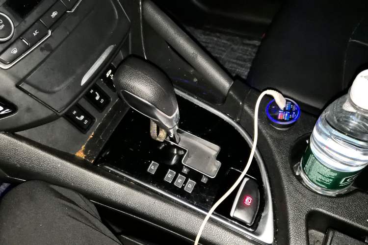 Used Dongfeng Aeolus AX7 2015 2.3L Automatic ZhiZun Version Gear Lever