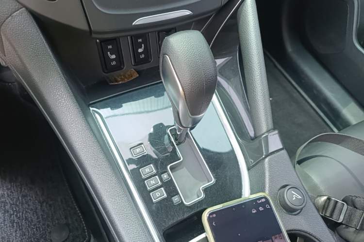 Used Dongfeng Aeolus AX7 2015 2.3L Automatic ZhiZun Version Gear Lever