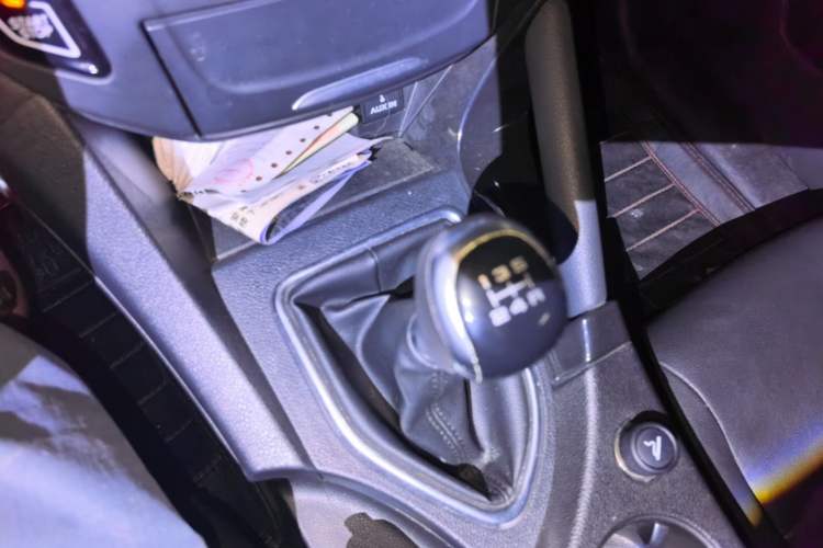 Used Dongfeng Aeolus AX7 2015 2.0L Manual Zhiyi Trim Gear Lever