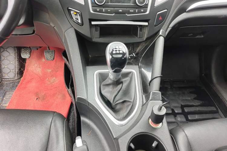 Used Dongfeng Aeolus AX7 2015 2.0L Manual Zhiyi Trim Gear Lever