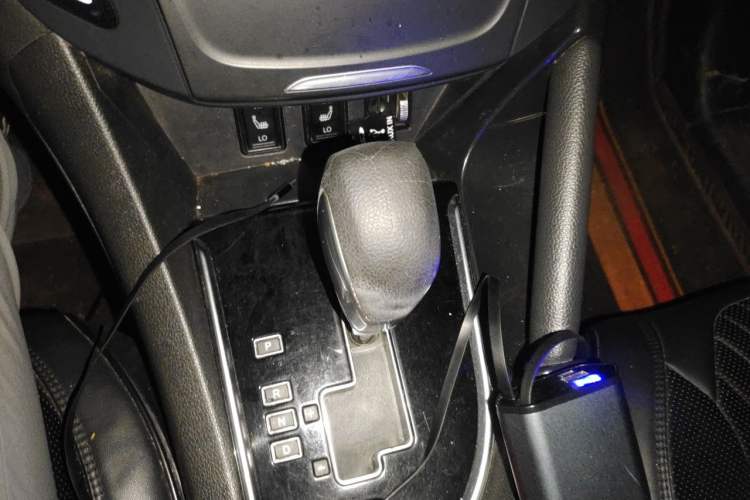 Used Dongfeng Aeolus AX7 2015 2.3L Automatic ZhiZun Version Gear Lever