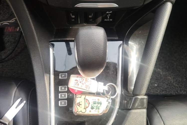 Used Dongfeng Aeolus AX7 2015 2.3L Automatic ZhiZun Version Gear Lever