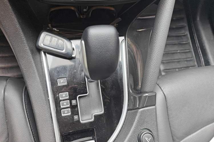 Used Dongfeng Aeolus AX7 2015 2.3L Automatic ZhiZun Version Gear Lever