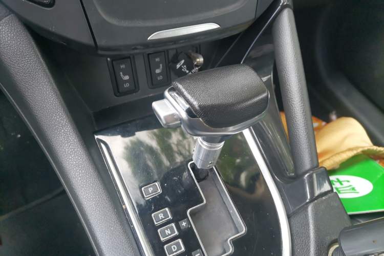 Used Dongfeng Aeolus AX7 2015 2.3L Automatic ZhiZun Version Gear Lever