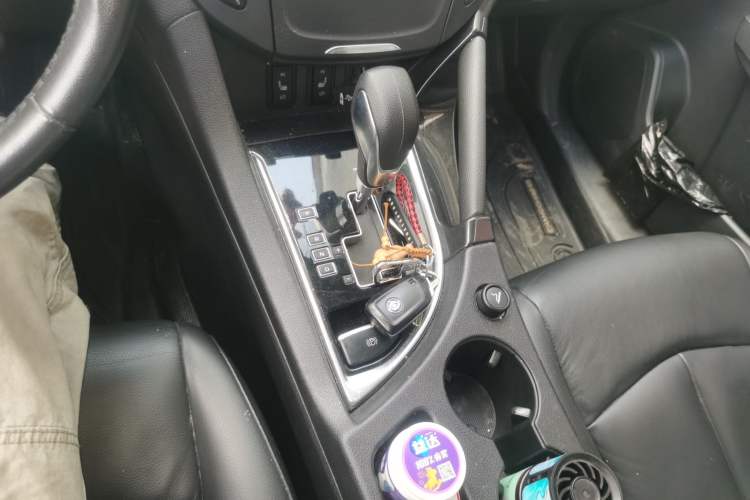 Used Dongfeng Aeolus AX7 2015 2.3L Automatic ZhiZun Version Gear Lever
