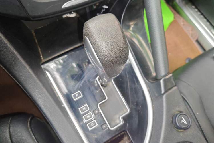 Used Dongfeng Aeolus AX7 2015 2.0L Automatic Zhiyi Trim Gear Lever