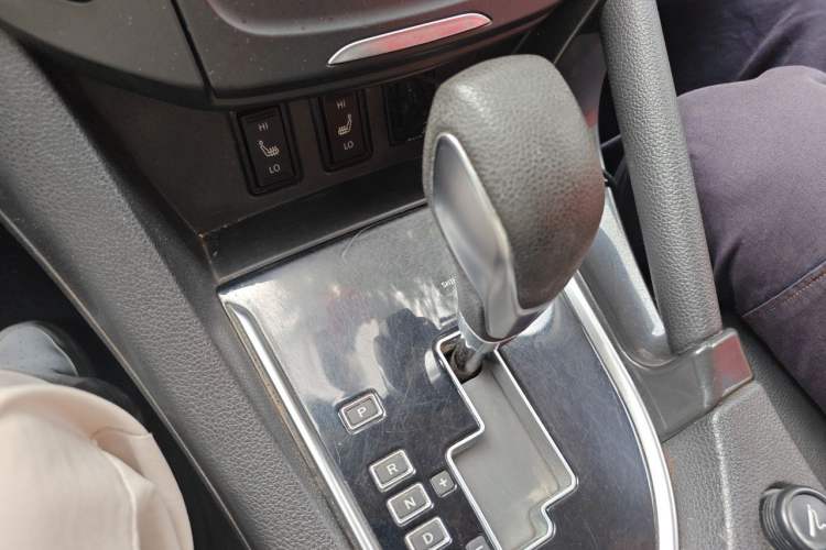 Used Dongfeng Aeolus AX7 2015 2.3L Automatic ZhiZun Version Gear Lever