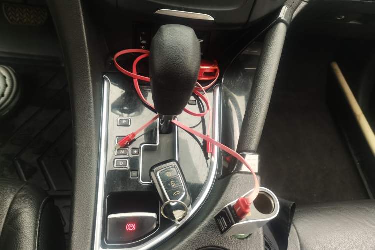 Used Dongfeng Aeolus AX7 2015 2.3L Automatic ZhiZun Version Gear Lever