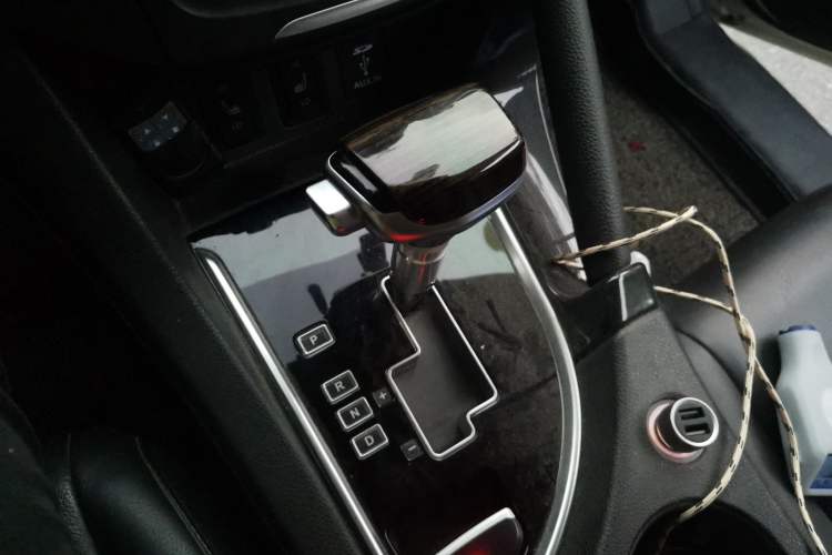 Used Dongfeng Aeolus AX7 2015 2.3L Automatic ZhiZun Version Gear Lever