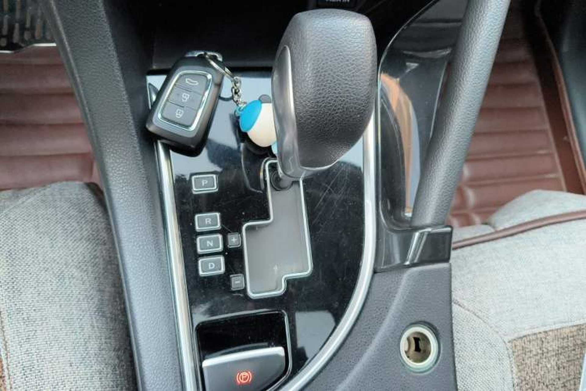 Used Dongfeng Aeolus AX7 2015 2.0L Automatic Zhiyi Trim Gear Lever