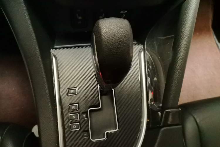 Used Dongfeng Aeolus AX7 2015 2.3L Automatic ZhiZun Version Gear Lever