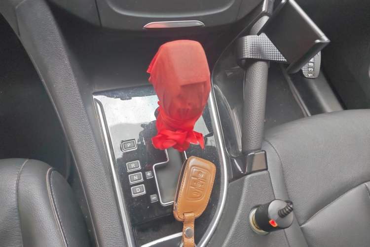 Used Dongfeng Aeolus AX7 2015 2.0L Automatic Zhiyi Trim Gear Lever