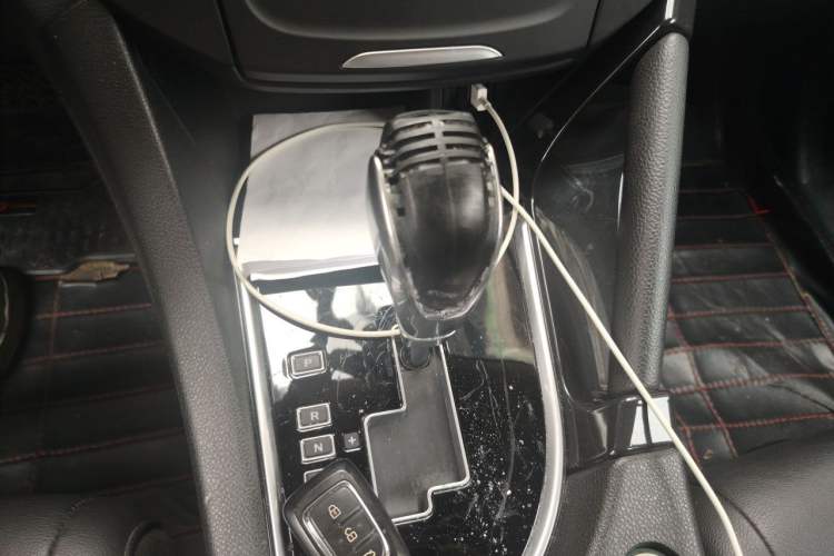 Used Dongfeng Aeolus AX7 2015 2.0L Automatic Zhiyi Trim Gear Lever