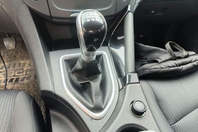 Used Dongfeng Aeolus AX7 2015 2.0L Manual Zhiyue Model Gear Lever