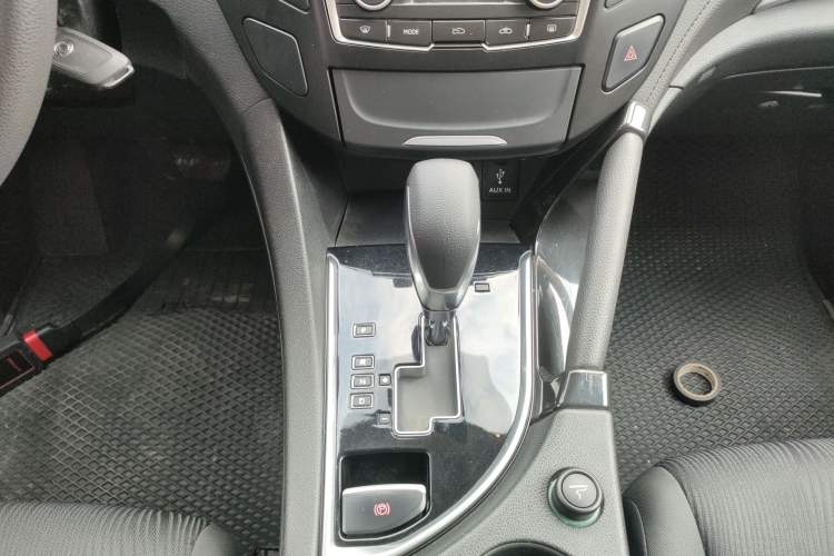 Used Dongfeng Aeolus AX7 2015 2.0L Automatic Zhiyue Version Gear Lever