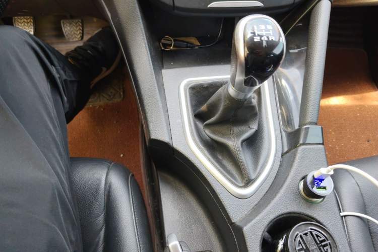 Used Dongfeng Aeolus AX7 2015 2.0L Manual Zhiyi Trim Gear Lever