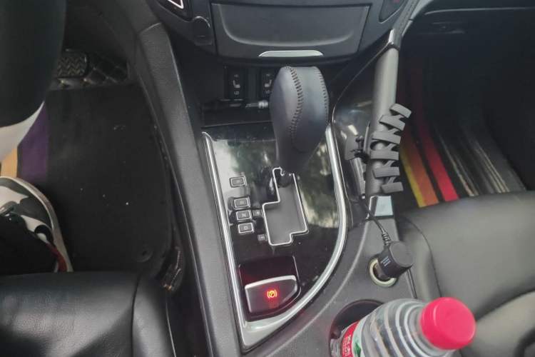 Used Dongfeng Aeolus AX7 2015 2.3L Automatic ZhiZun Version Gear Lever