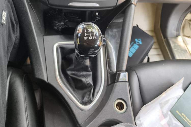 Used Dongfeng Aeolus AX7 2015 2.0L Manual Zhiyi Trim Gear Lever