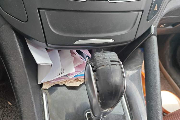 Used Dongfeng Aeolus AX7 2015 2.0L Automatic Zhiyue Version Gear Lever