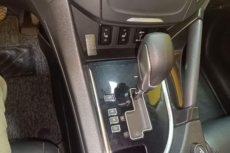 Used Dongfeng Aeolus AX7 2015 2.3L Automatic ZhiZun Version Gear Lever