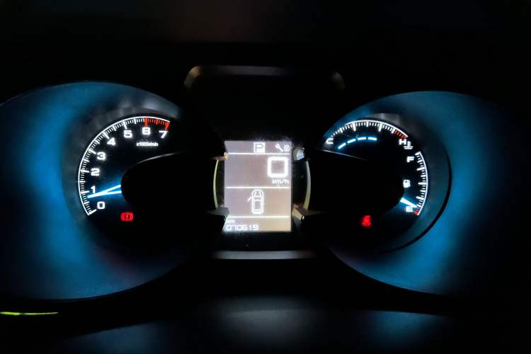 Used Dongfeng Aeolus AX7 2015 2.3L Automatic ZhiZun Version Instrument Cluster