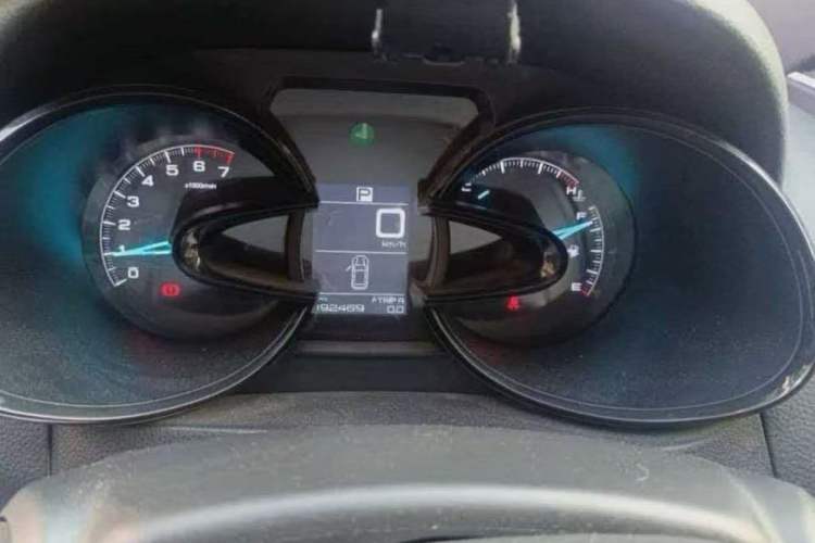 Used Dongfeng Aeolus AX7 2015 2.3L Automatic ZhiZun Version Instrument Cluster