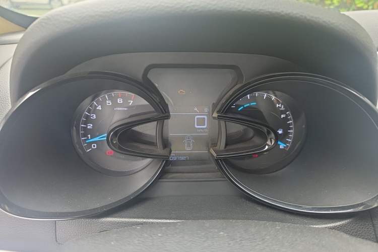 Used Dongfeng Aeolus AX7 2015 2.0L Manual Zhiyi Trim Instrument Cluster