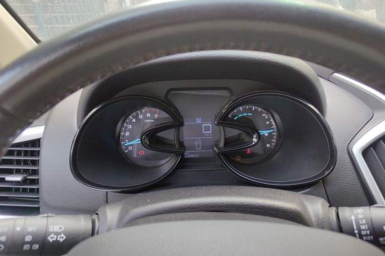 Used Dongfeng Aeolus AX7 2015 2.3L Automatic ZhiZun Version Instrument Cluster