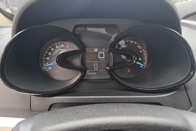 Used Dongfeng Aeolus AX7 2015 2.3L Automatic ZhiZun Version Instrument Cluster