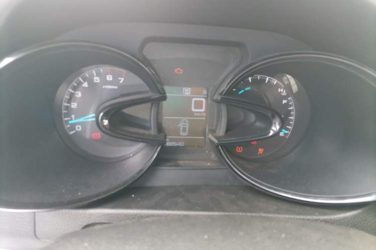 Used Dongfeng Aeolus AX7 2015 2.3L Automatic ZhiZun Version Instrument Cluster