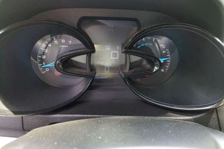 Used Dongfeng Aeolus AX7 2015 2.3L Automatic ZhiZun Version Instrument Cluster