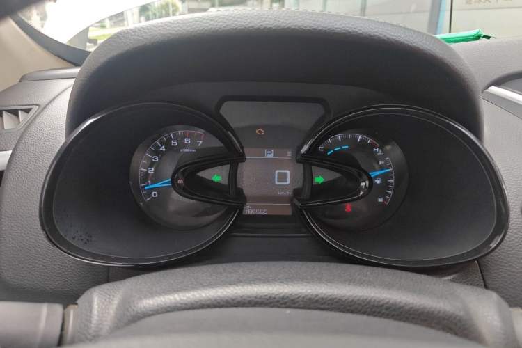 Used Dongfeng Aeolus AX7 2015 2.3L Automatic ZhiZun Version Instrument Cluster