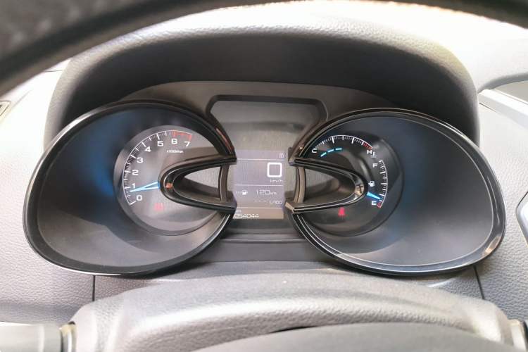Used Dongfeng Aeolus AX7 2015 2.0L Manual Zhiyi Trim Instrument Cluster