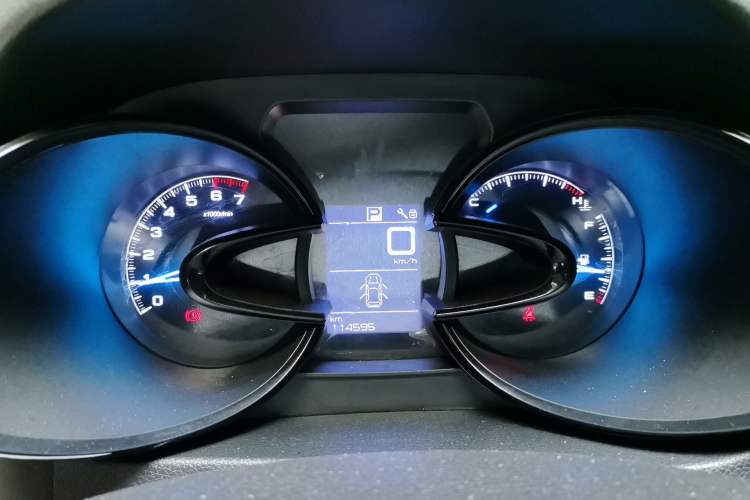 Used Dongfeng Aeolus AX7 2015 2.3L Automatic ZhiZun Version Instrument Cluster