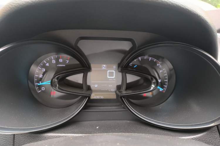 Used Dongfeng Aeolus AX7 2015 2.0L Automatic Zhiyue Version Instrument Cluster