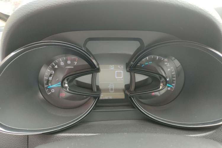 Used Dongfeng Aeolus AX7 2015 2.0L Automatic Zhiyue Version Instrument Cluster
