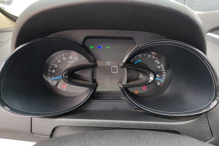 Used Dongfeng Aeolus AX7 2015 2.3L Automatic ZhiZun Version Instrument Cluster