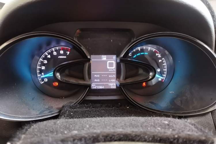 Used Dongfeng Aeolus AX7 2015 2.3L Automatic ZhiZun Version Instrument Cluster