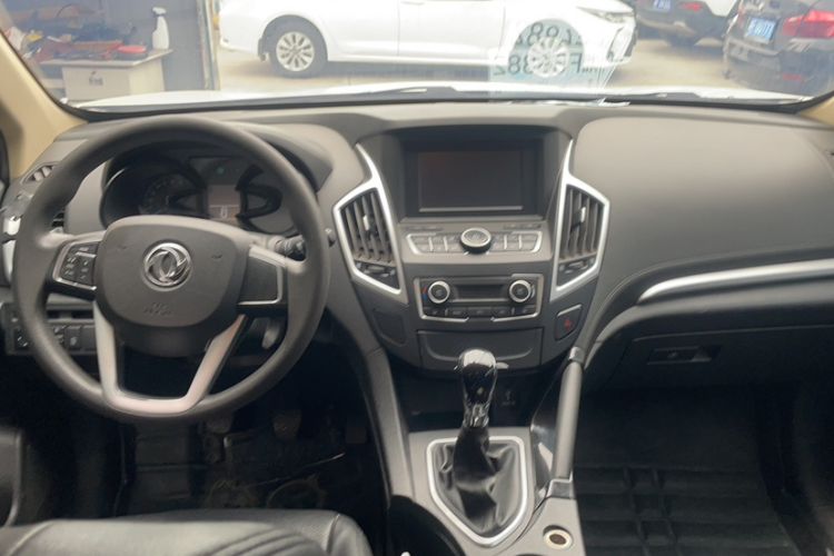 Used Dongfeng Aeolus AX7 2015 2.0L Manual Zhiyue Model Interior 1