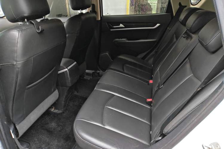 Used Dongfeng Aeolus AX7 2015 2.0L Manual Zhiyi Trim Interior 2