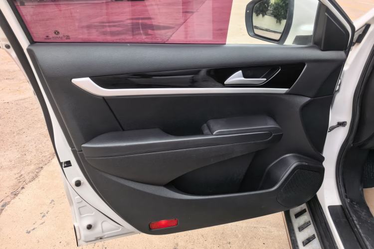 Used Dongfeng Aeolus AX7 2015 2.0L Automatic Zhiyi Trim Interior 2