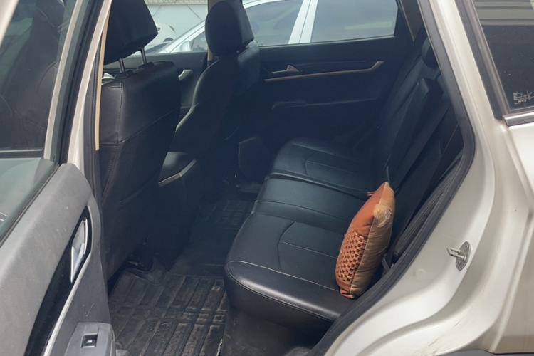 Used Dongfeng Aeolus AX7 2015 2.0L Manual Zhiyue Model Interior 3