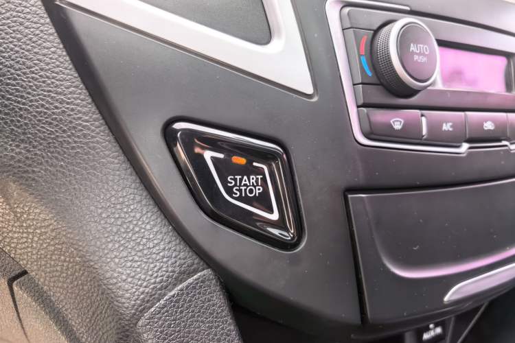 Used Dongfeng Aeolus AX7 2015 2.0L Automatic Zhiyi Trim Interior 4