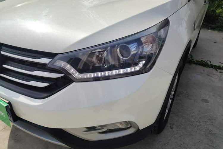 Used Dongfeng Aeolus AX7 2015 2.3L Automatic ZhiZun Version Left Front Headlight