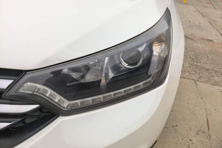 Used Dongfeng Aeolus AX7 2015 2.0L Automatic Zhiyi Trim Left Front Headlight