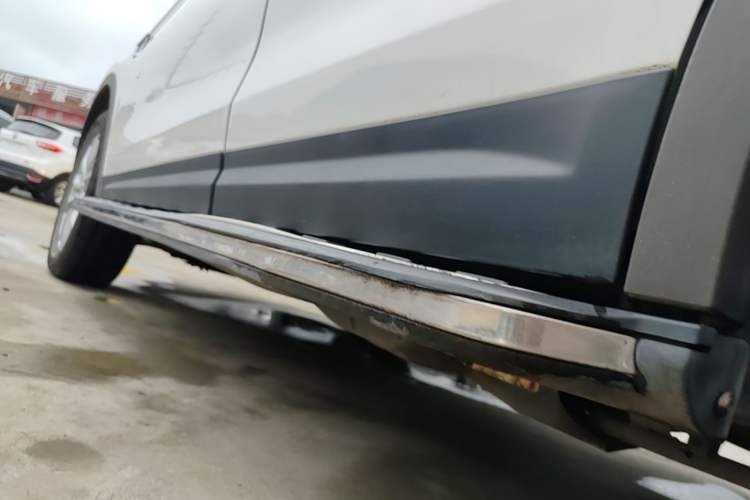 Used Dongfeng Aeolus AX7 2015 2.3L Automatic ZhiZun Version Left Side Sill