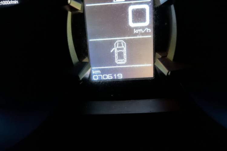 Used Dongfeng Aeolus AX7 2015 2.3L Automatic ZhiZun Version Odometer Close Up