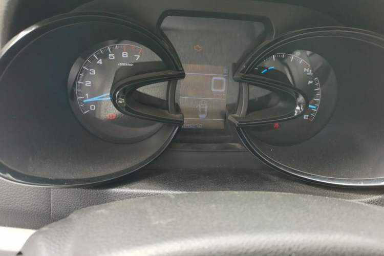 Used Dongfeng Aeolus AX7 2015 2.0L Manual Zhiyi Trim Odometer Close Up