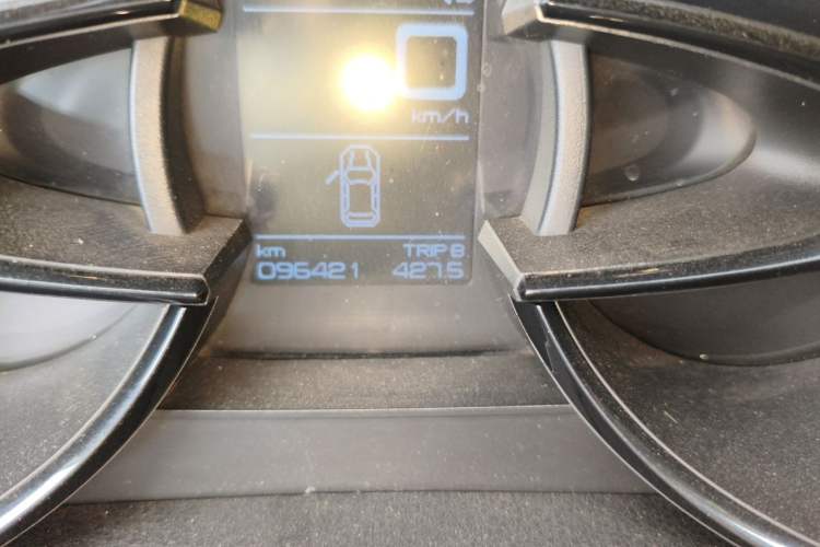 Used Dongfeng Aeolus AX7 2015 2.0L Manual Zhiyi Trim Odometer Close Up